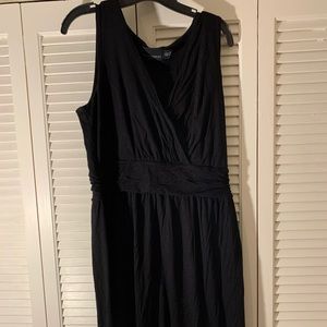 Black sleeveless dress
